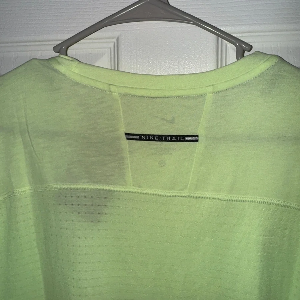 NWT Nike Men's Dri-FIT ADV Solar Chase Short Sleeve Color Barely Volt - size L - Picture 5 of 6
